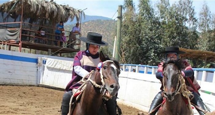 Rodeos femeninos atrajeron público en Puntilla de Salazar y Marchigüe