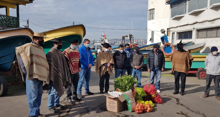 Pescadores de Caleta El Membrillo también recibieron la solidaridad de los Huasos