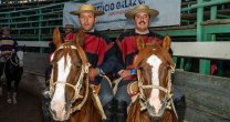 Los hermanos Jorge y Rodrigo Ortega siguen muy afinados en Juguetona y Agravio